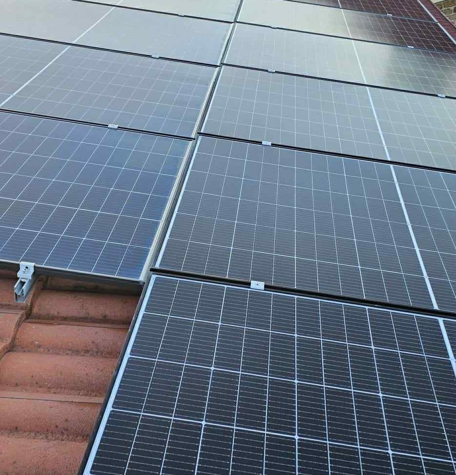 dirty solar panels on tamworth home roof