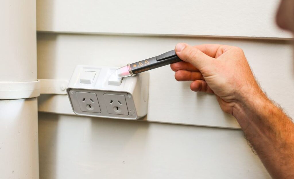 testing electrical powerpoint in tamworth home